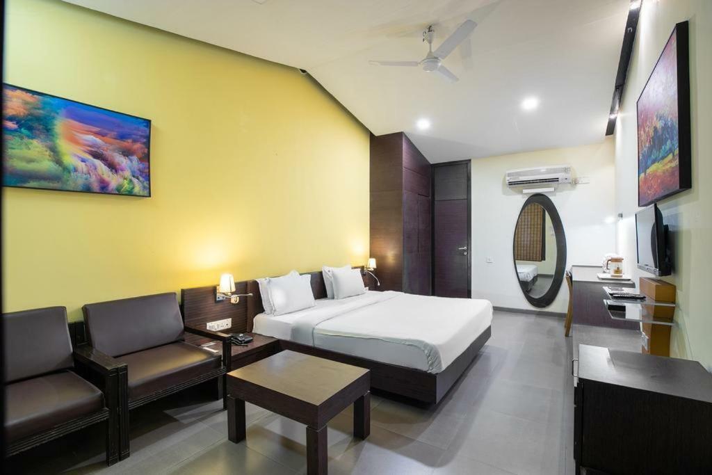 La Silver Leaf Hotel Nawāshahr Kültér fotó