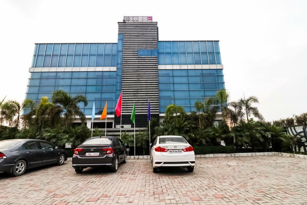 La Silver Leaf Hotel Nawāshahr Kültér fotó